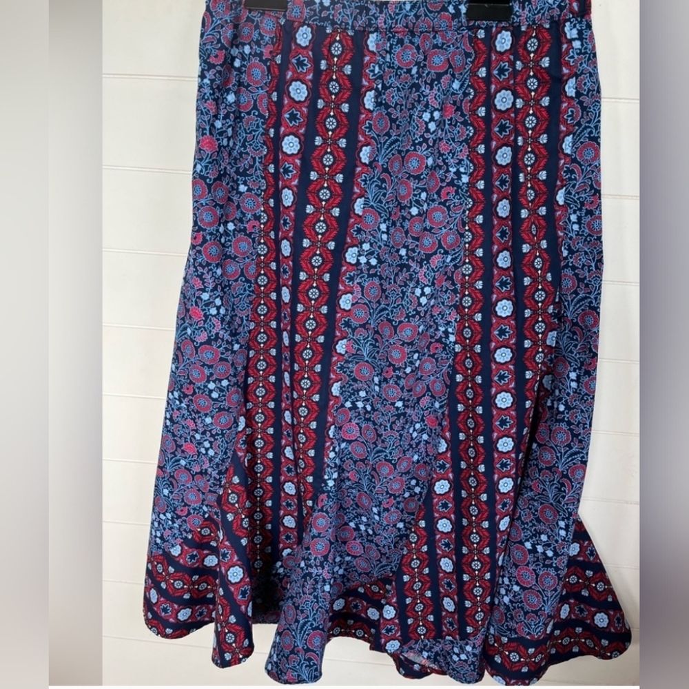 đťColdwater Creek Floral Patterned Blue and Red Skirt - Picture 2 of 7